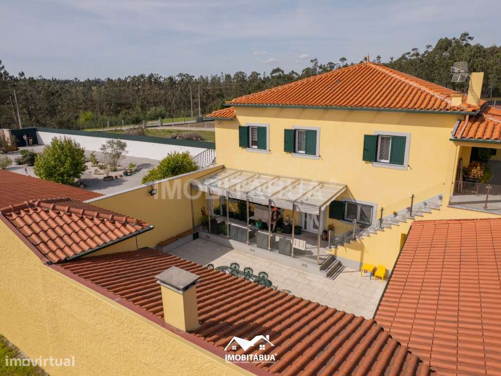 Casa privada com 4 quartos, piscina, pátios e acomodações versáteis.-7