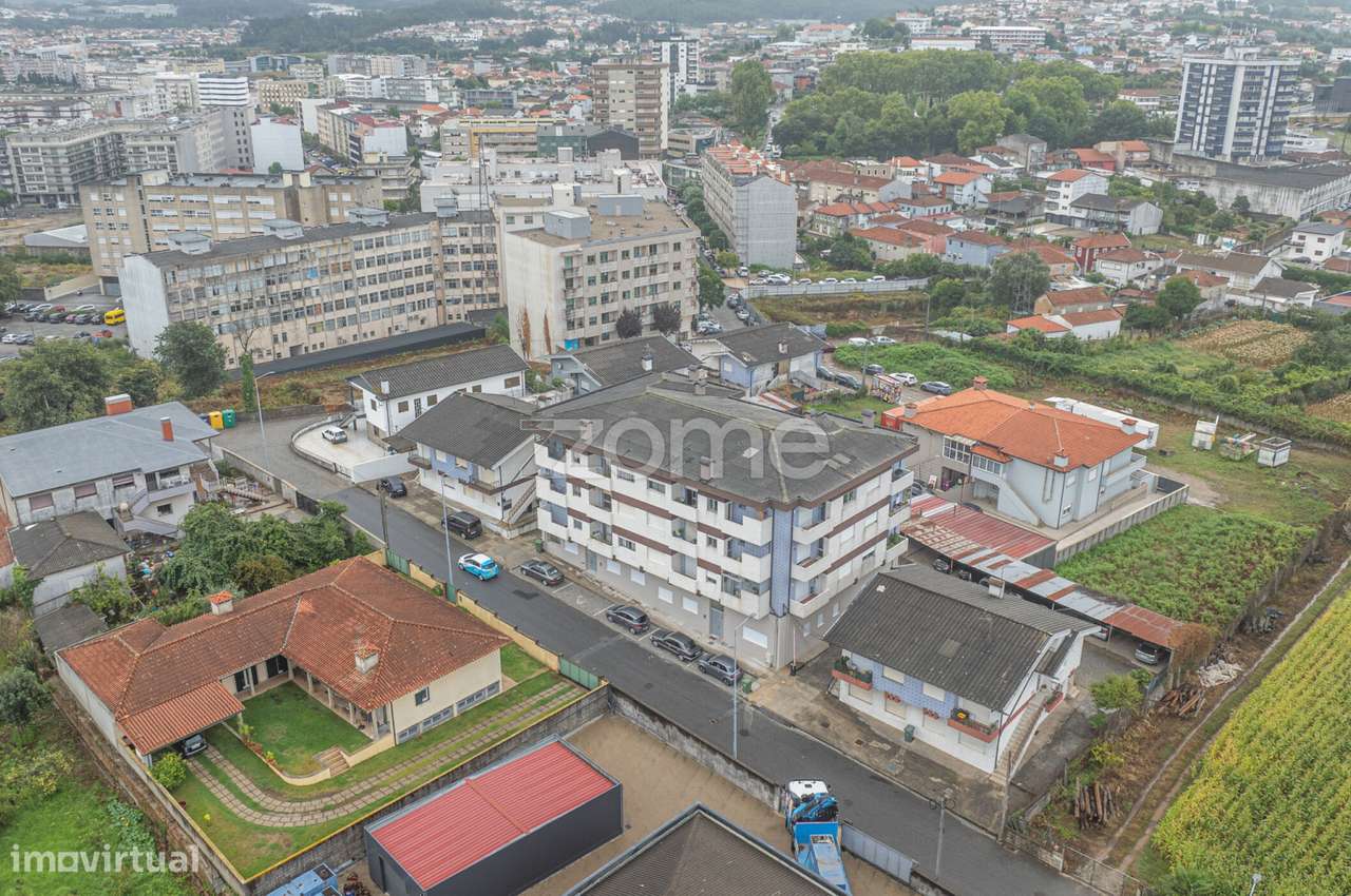 Apartamento T1 totalmente renovado, com varanda e lugar de garagem-16