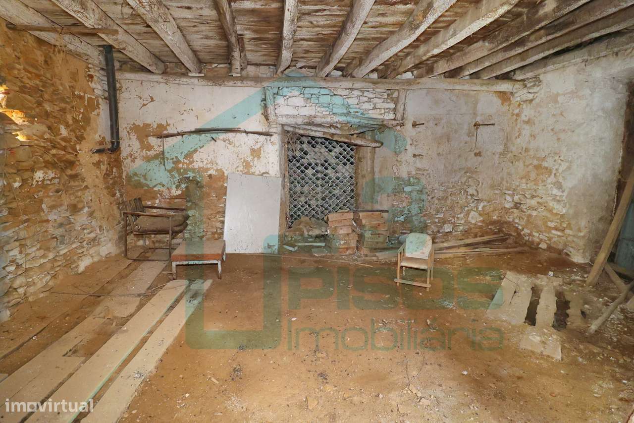 Moradia para recuperar 323 m², dois pisos, 25 minutos de Torres Vedras-25