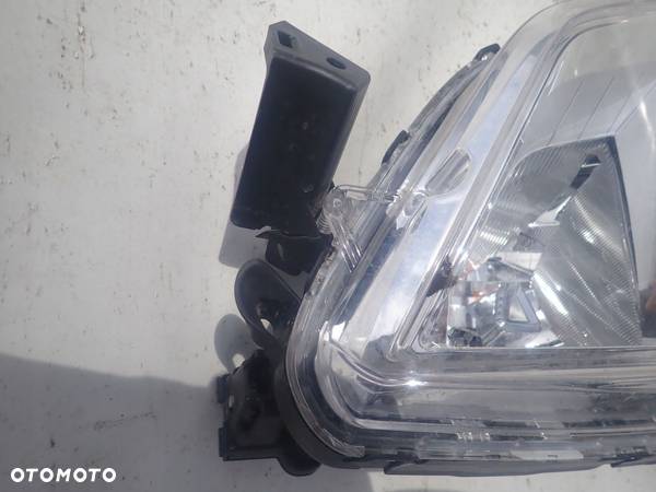 MITSUBISHI ECLIPSE CROSS 18- HALOGEN LEWY - 2