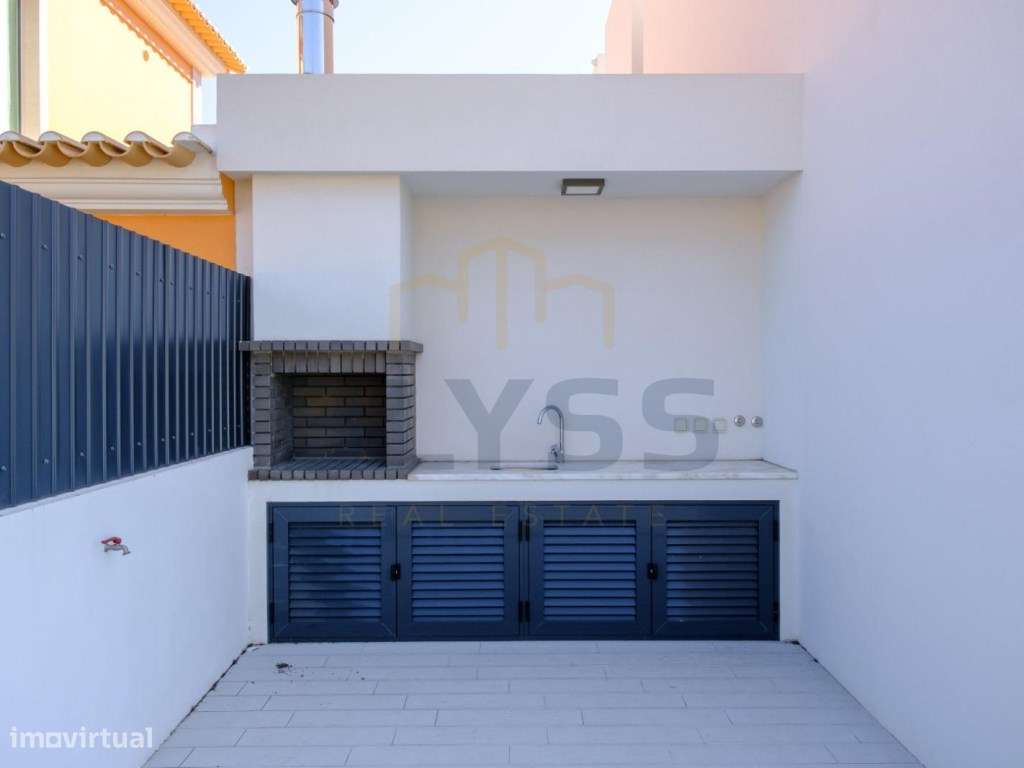 Moradia T4 com Piscina na Aroeira - Charneca da Caparica-8