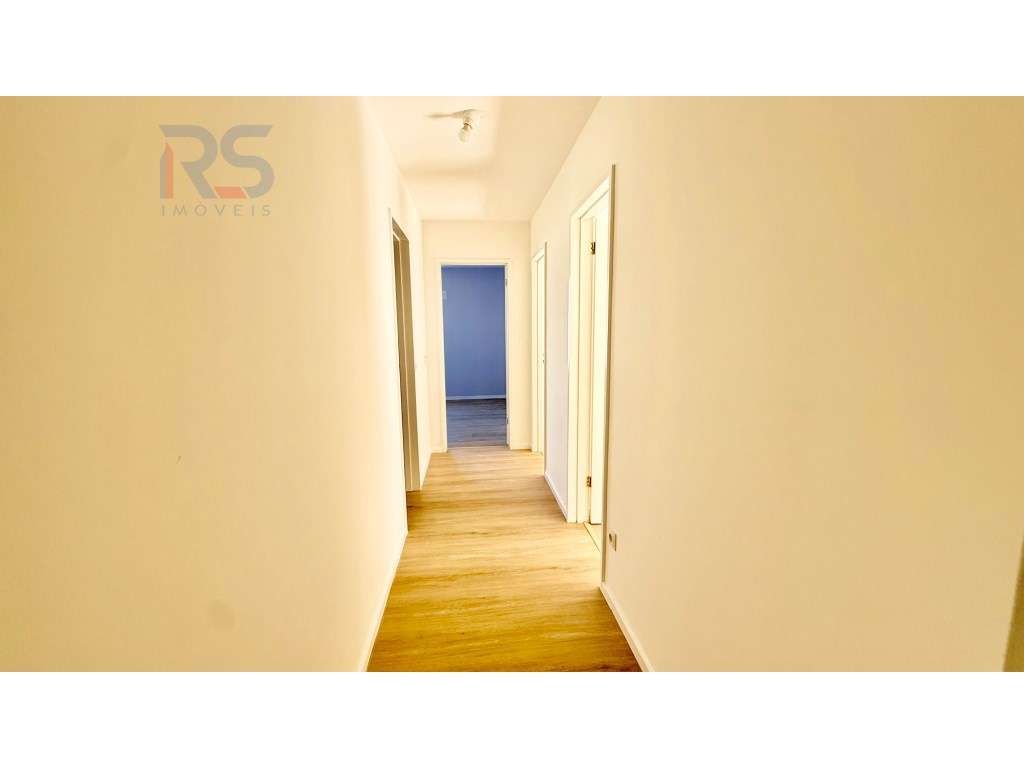 T3 renovado c/varanda e garagem (2 andar sem elevador)-9