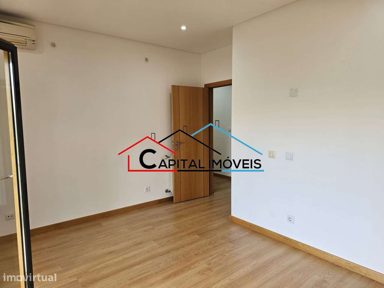 T3 com 4 Parqueamentos e Vista Desafogada-15