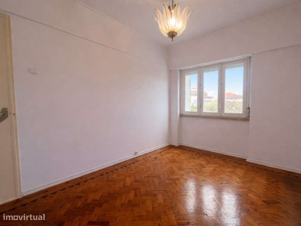 T2 junto ao Cineteatro Municipal da Damaia-13