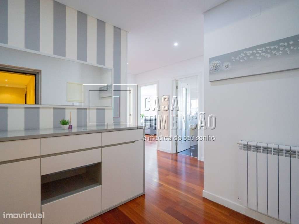Apartamento de tipologia T2 na Serra de Carnaxide, com Garagem, com... - Grande imagem: 2/45