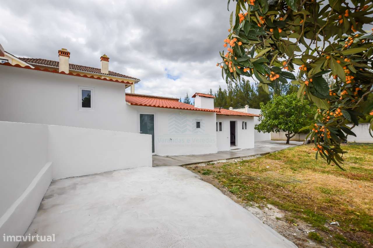 Moradia T3 remodelada com Anexos, Garagem e Poço.-33