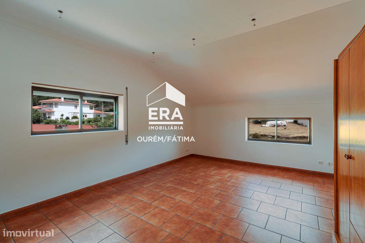 Moradia T5 no Olival, Ourém-35