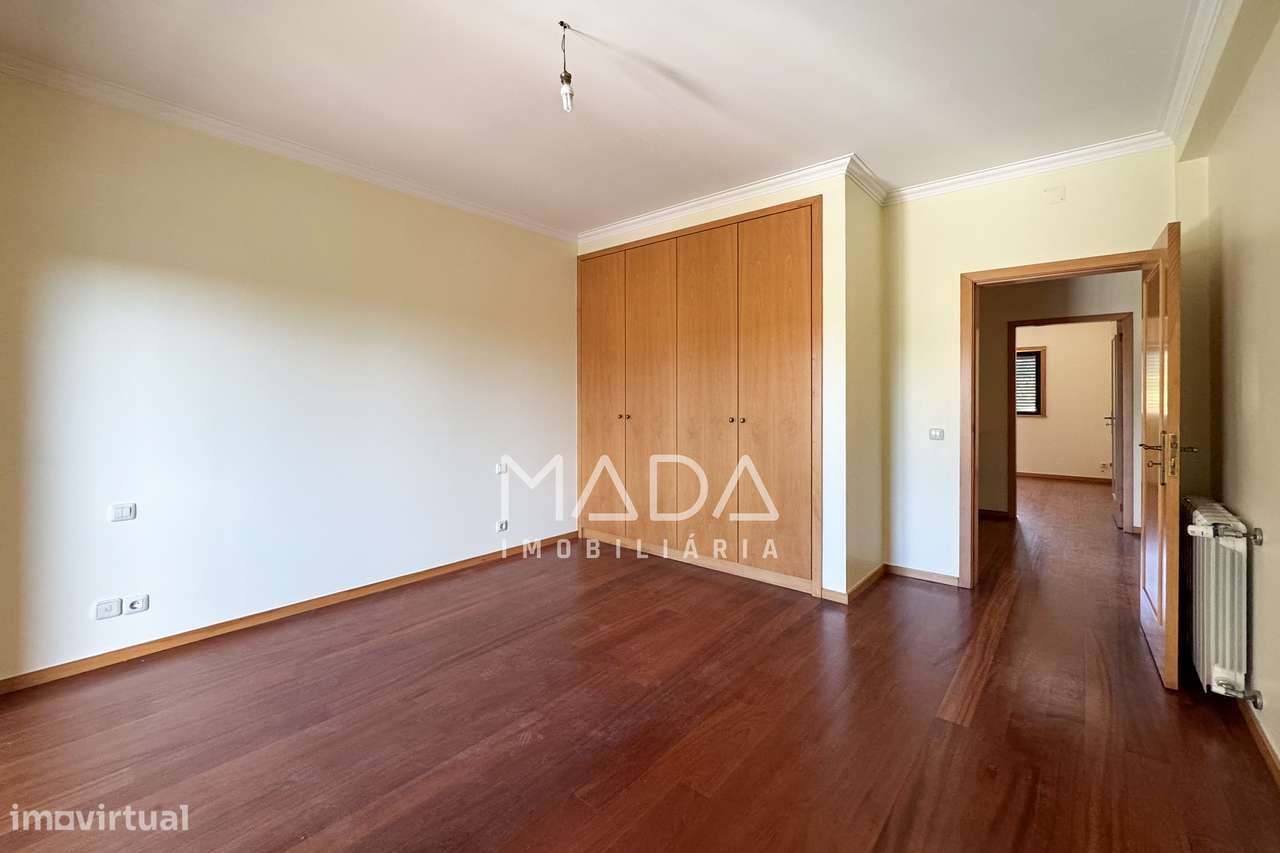 Moradia T4 + Moradia em pedra + terreno (3 artigos) em Lago, Amares-21