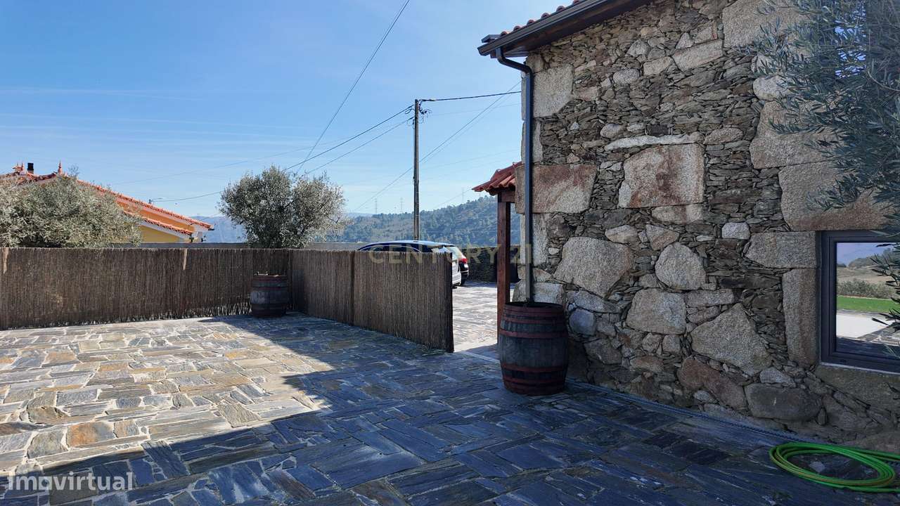 Quinta no Alto Douro Vinhateiro com Projeto Turístico Aprovado-10