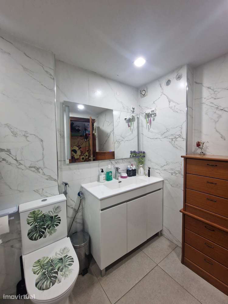 Apartamento de 4 assoalhadas inserido em prédio com elevador-5