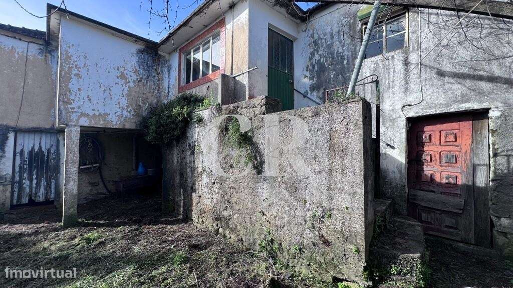 Quinta com casas de pedra para recuperar, poço e furo - Grande imagem: 4/41