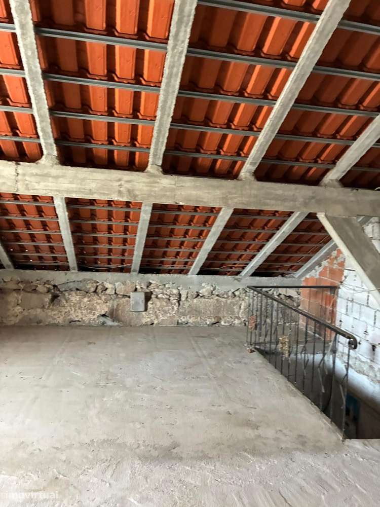 Moradia T5 Isolada com Jardim e Varanda-17