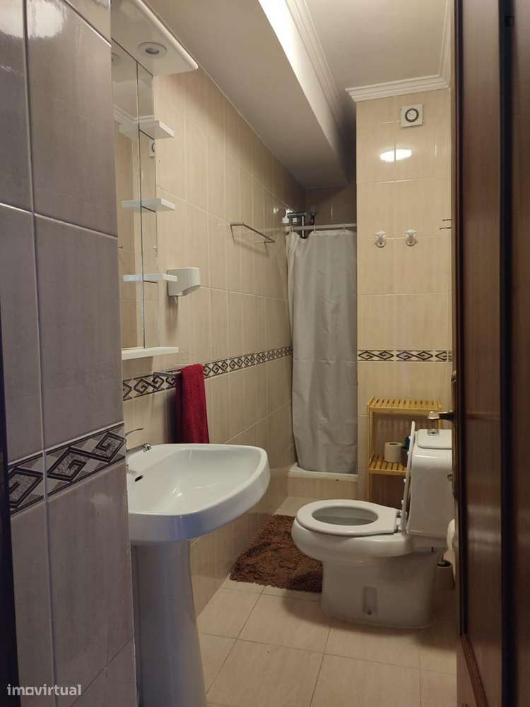 Quarto - localizado em Baguim do Monte Porto - Grande imagem: 3/7