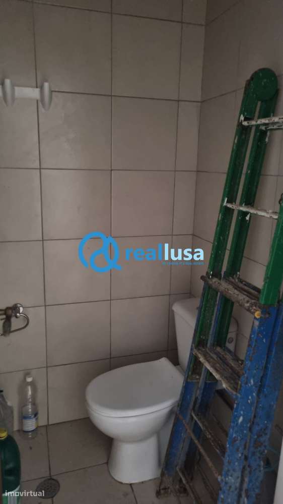 Loja comercial com 150m2 no Centro de Espinho, Avª 24-6