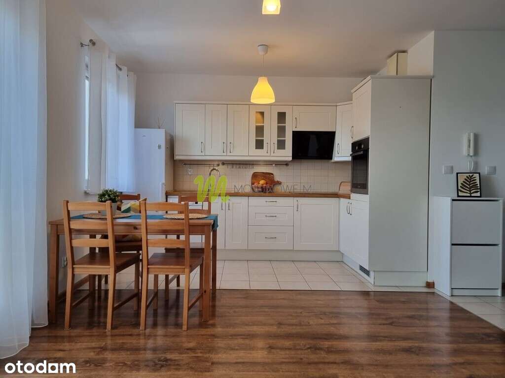 z miejscem postojowym w hali, Rezerwat Żurawiniec-0