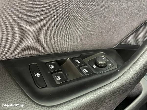 VW Passat 1.6 TDI Confortline - 26