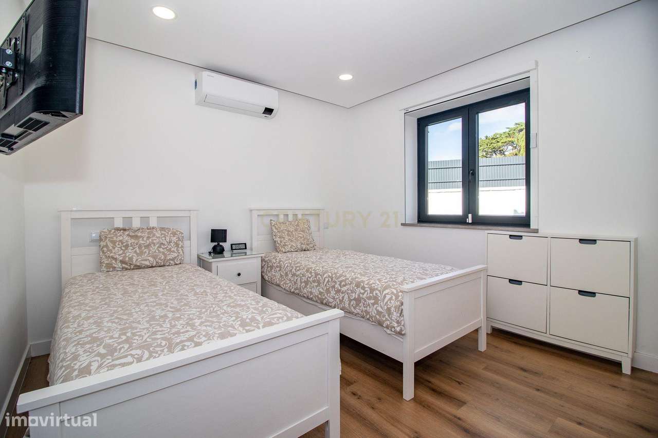 Vivendo o Sonho: Luxuosa Moradia T5 em Albarraque com Espaço de Lazer-28