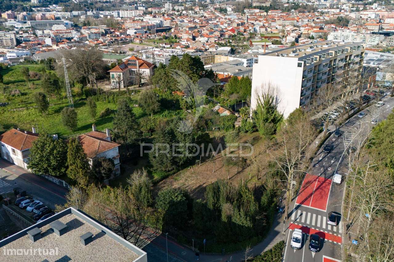 Terreno com 4614 M2 para construção no centro de Guimarães - Grande imagem: 4/28