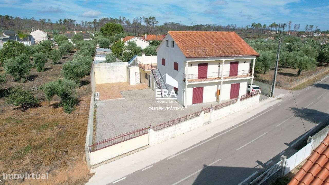 Moradia T4 localizada na freguesia da Freixianda - Grande imagem: 2/36