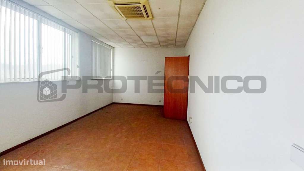 Armazém, 2 400 m², Oiã-17