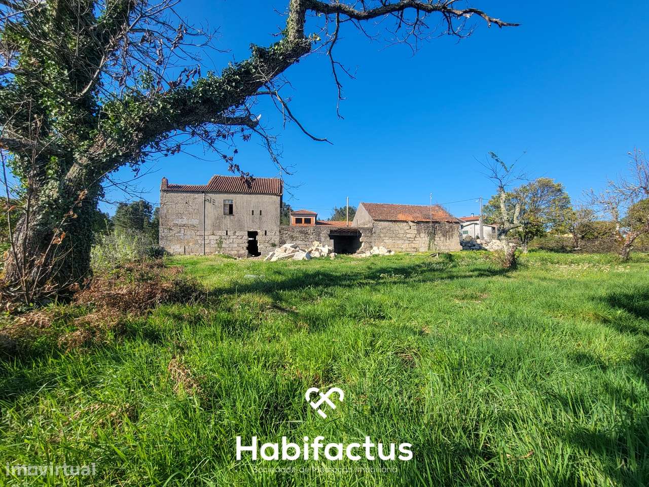 Moradia Isolada T3, para reconstrução com terraço e terreno de 1.828 m - Grande imagem: 5/28