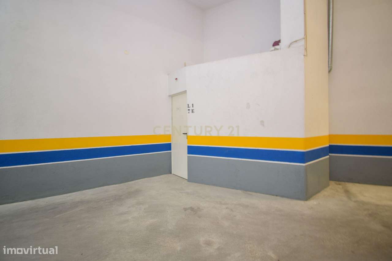 Apartamento T3 com Áreas Generosas e Vista Desafogada-28