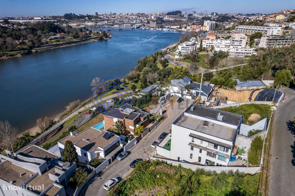 Moradia em Acabamento em Valbom junto ao Rio Douro - Grande imagem: 4/31