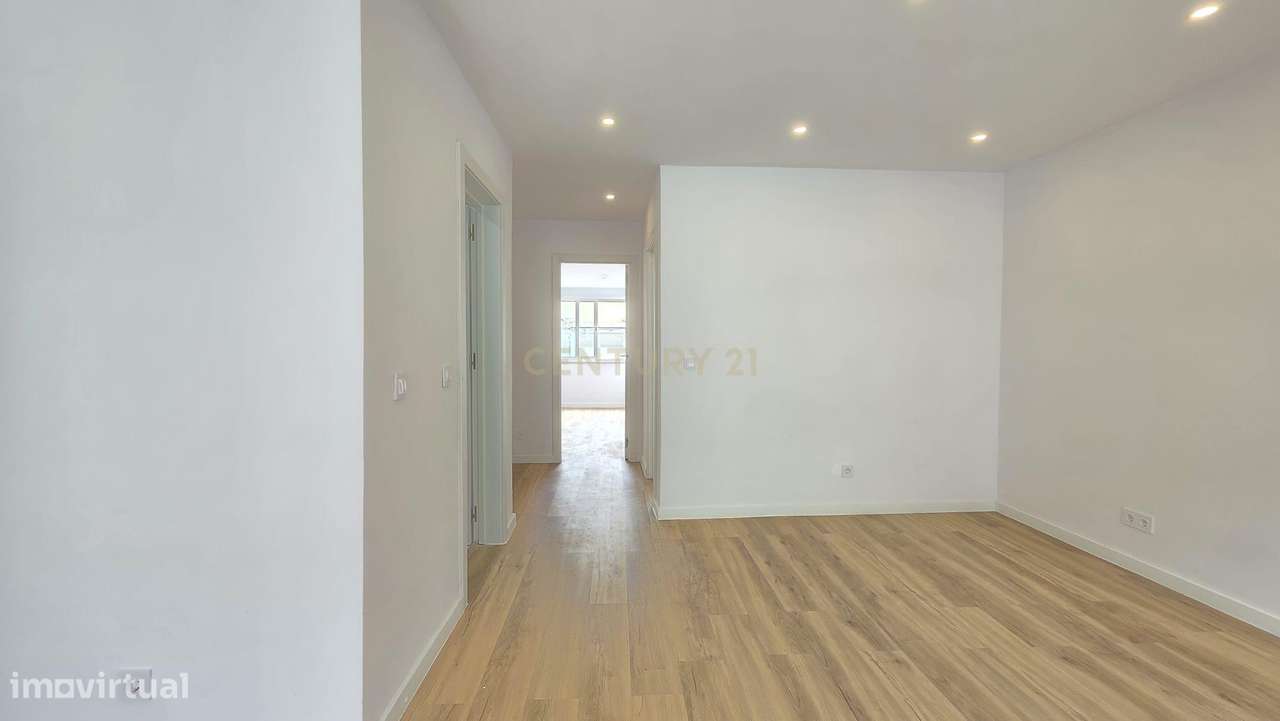 T2 Totalmente Remodelado em Queluz – Pronto a Habitar-15
