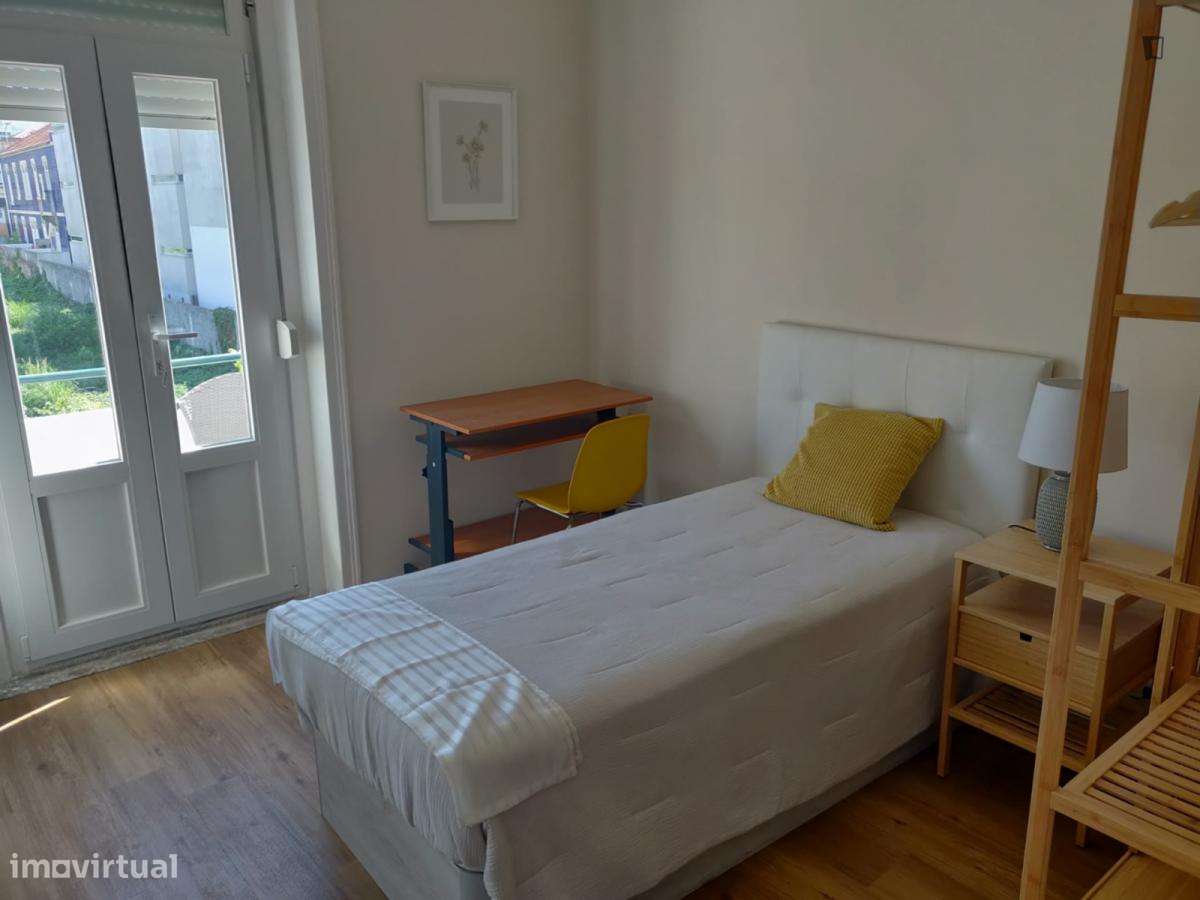 Quarto - localizado em Paranhos Porto - Grande imagem: 5/7