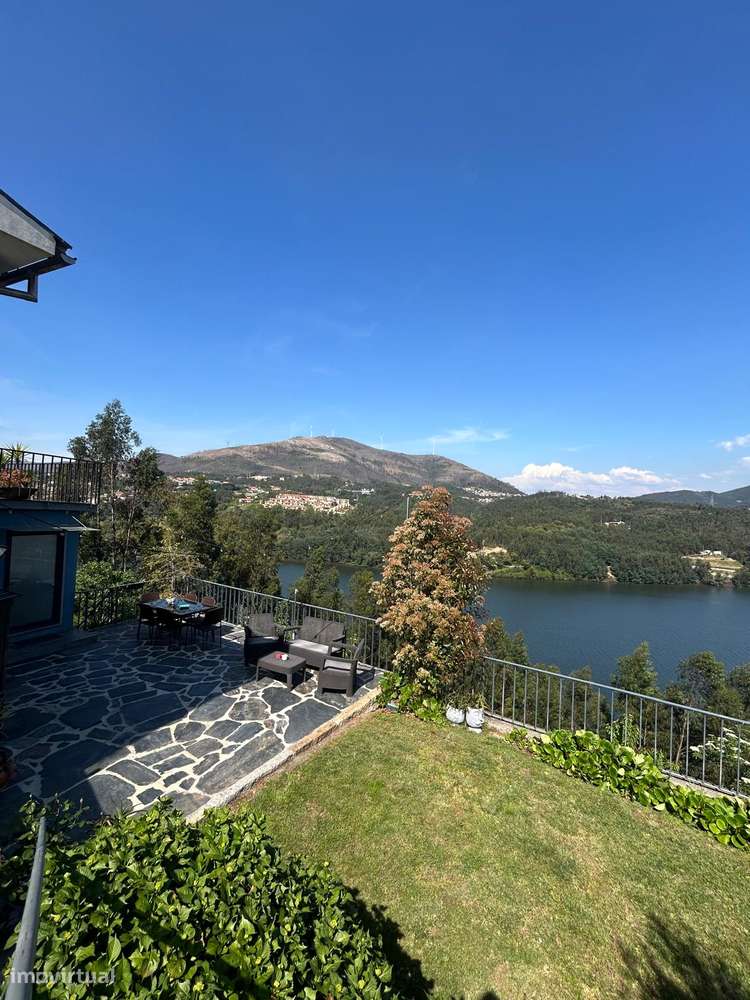 Moradia T4 isolada pronta a habitar com vista desafogada sobre o Douro-4