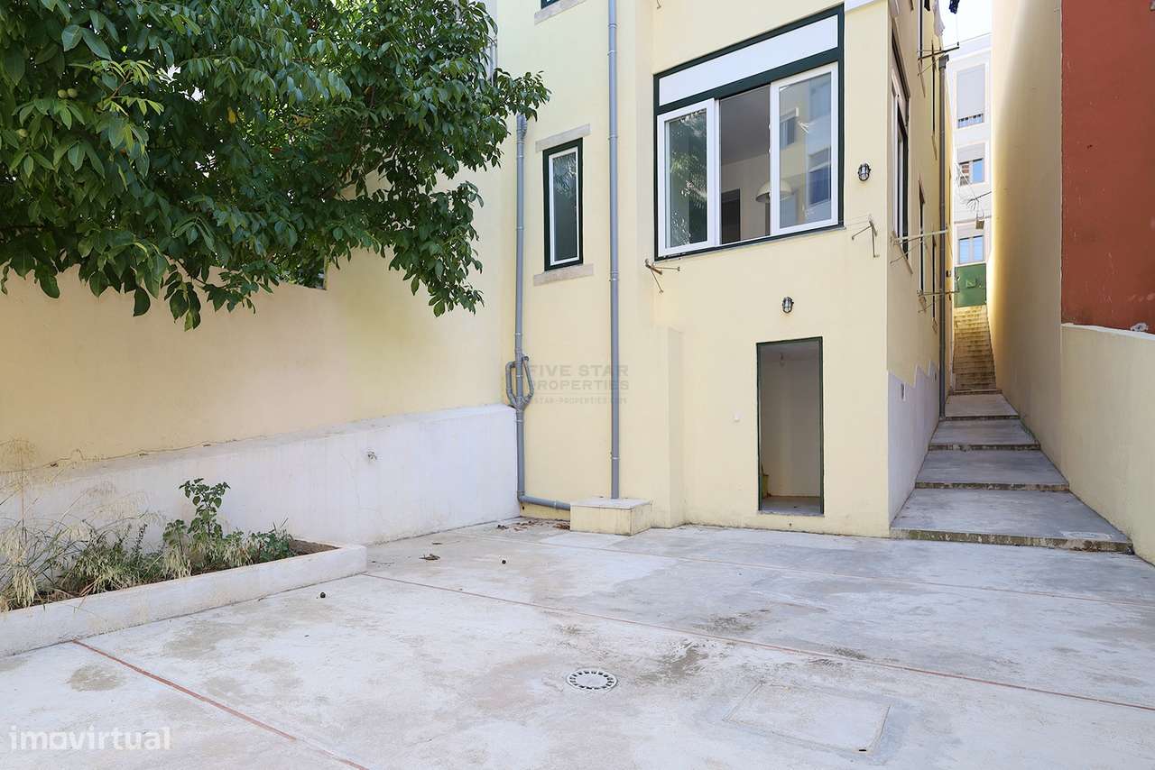 Para Arrendamento - T2 – Renovado – Grande Pátio Exterior – Alcântara - Grande imagem: 1/31