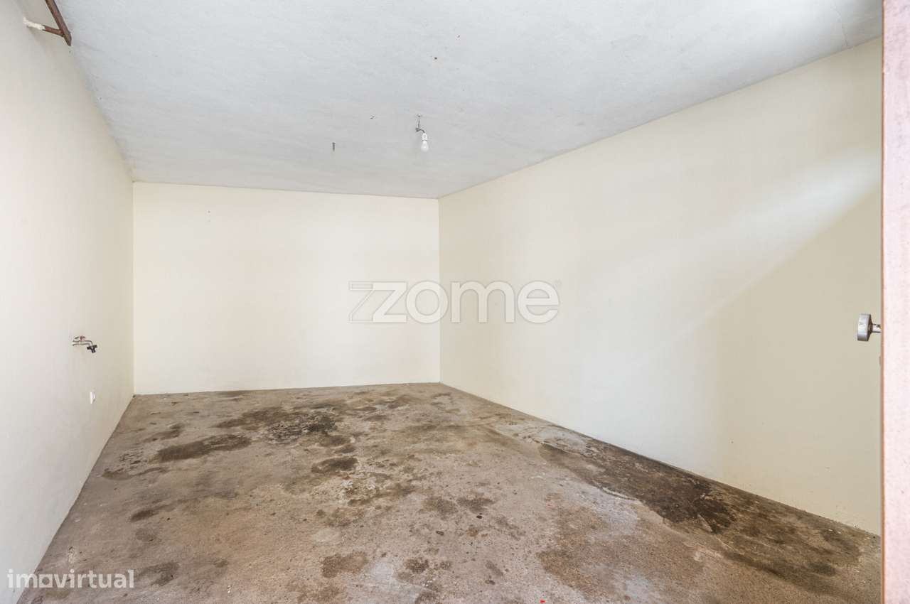 Apartamento T3 Renovado com Garagem Box em Águas Santas-17