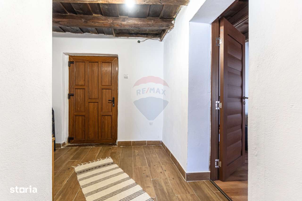 Casă / Vilă cu 7 camere de vânzare-13