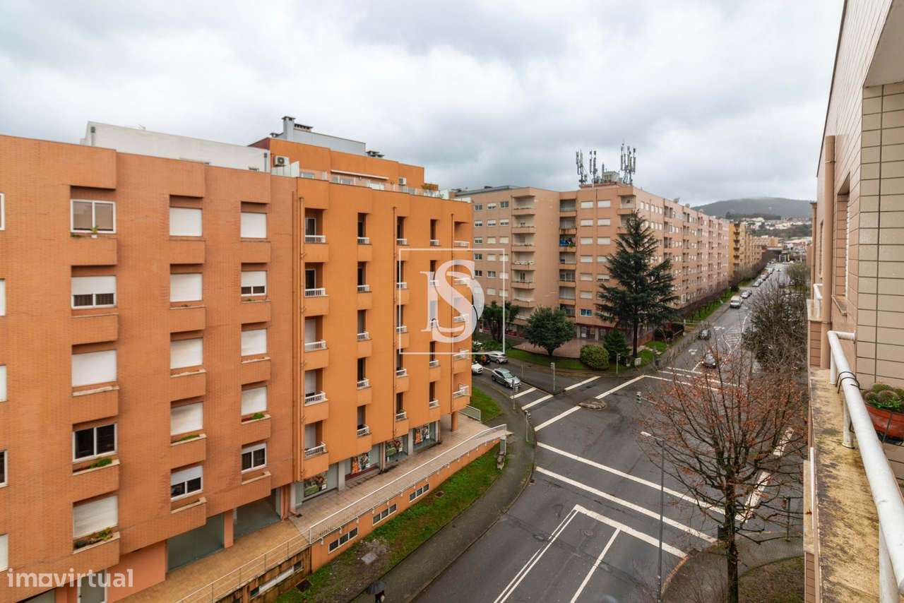 Apartamento T3 em Lamaçães – Braga | Prédio com Obras Estruturais Já A-22