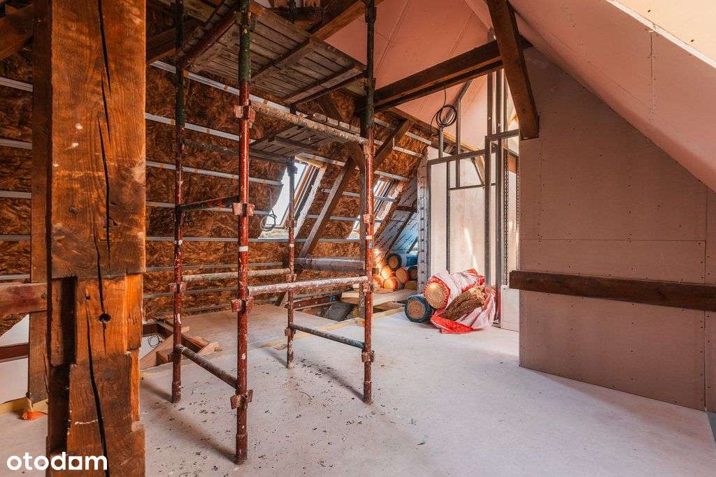 Dwupoziomowy apartament z własną przeszkloną wieżą-13