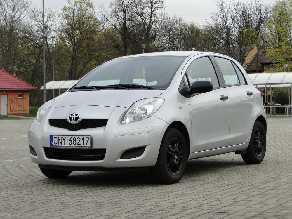 Toyota Yaris II 1.0 VVT-i Cool 2010