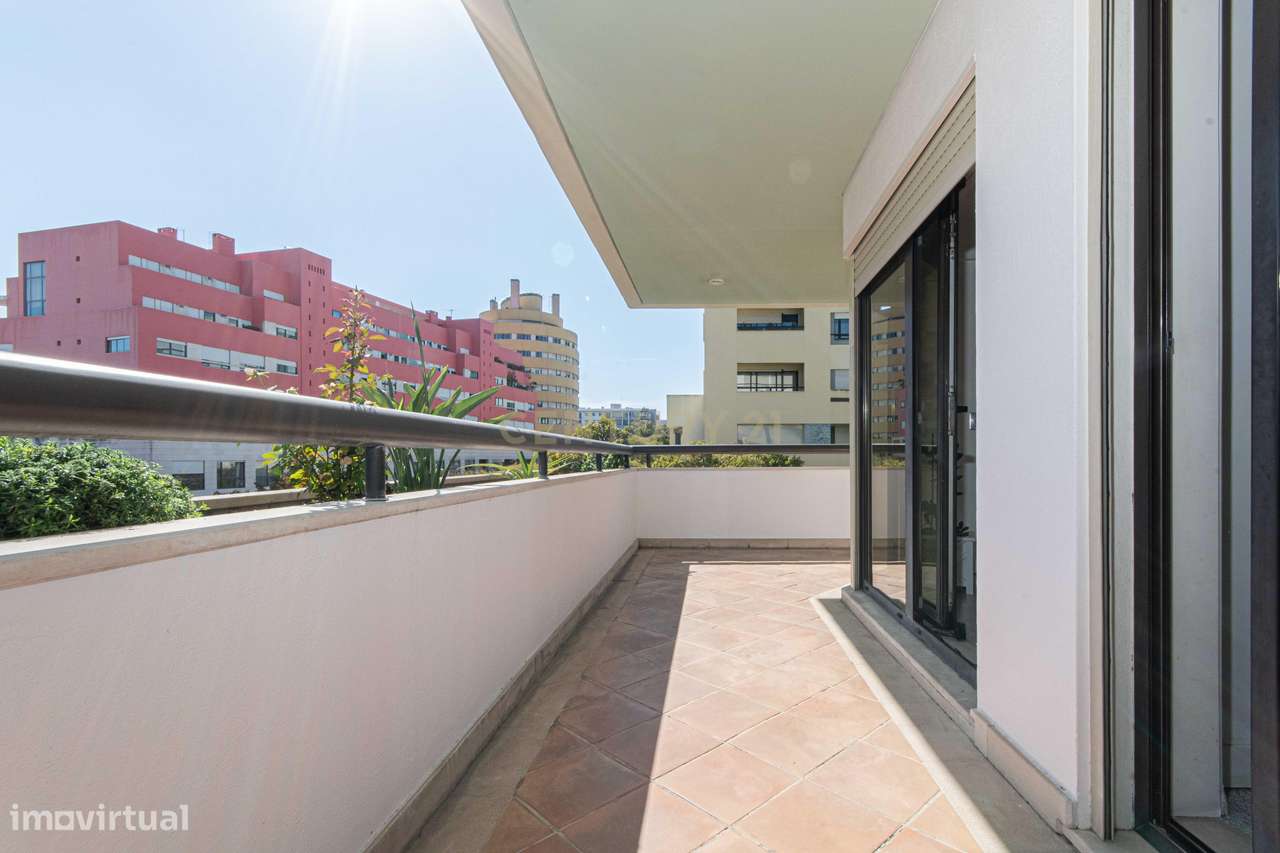 Apartamento T6 Único com Varandas Envolventes | Parque das Nações-37