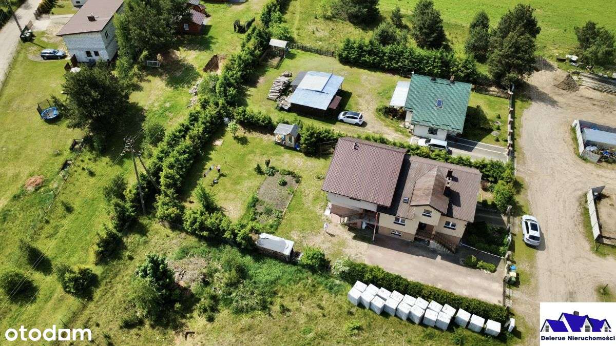 Duży dom wolnostojący wydzielone dwa mieszkania-5