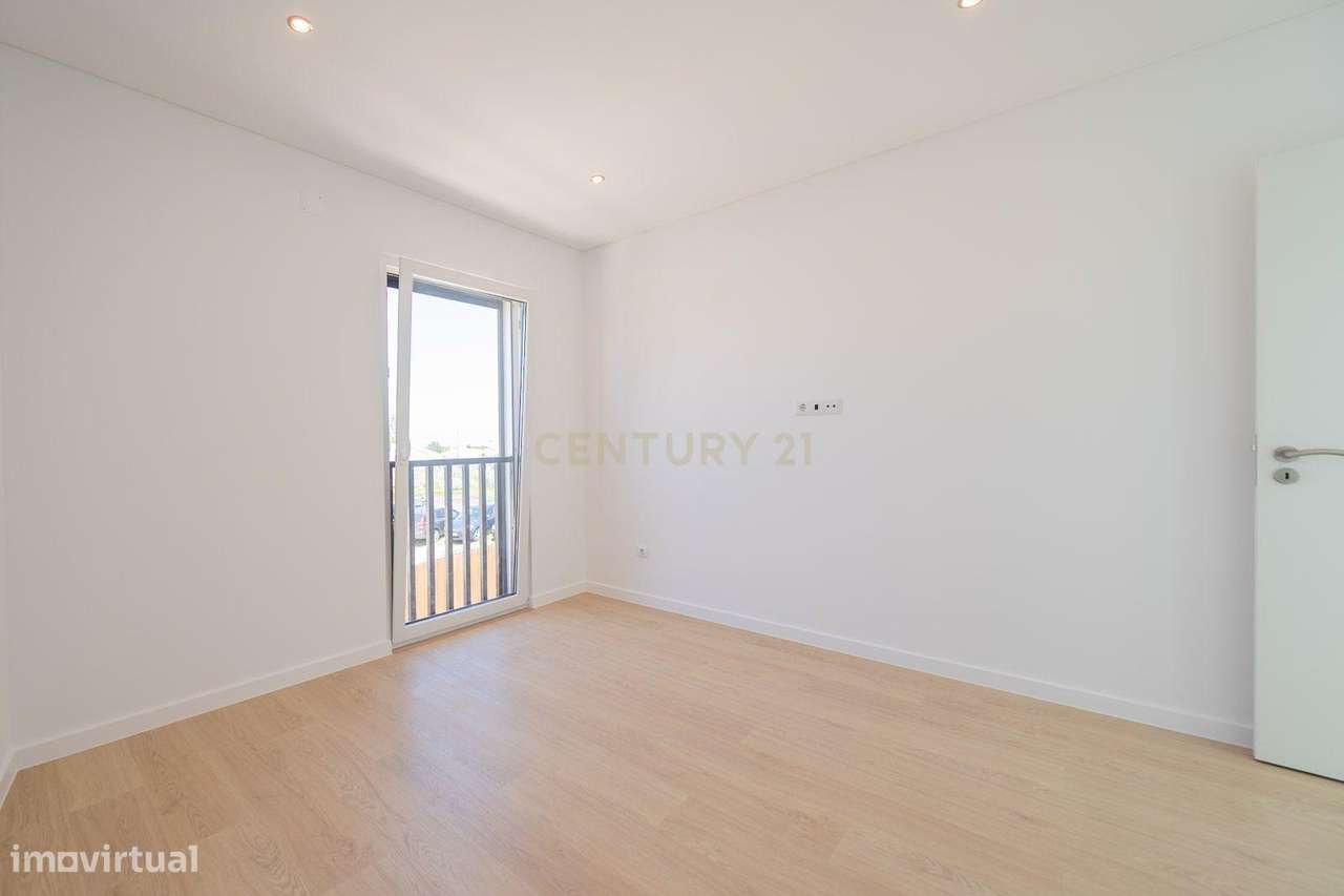 Sintra - Bolembre , moradia T4 nova, construção moderna e linhas conte-38