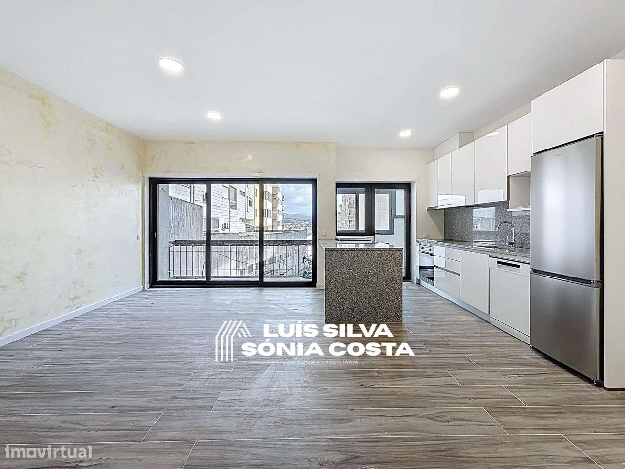 Apartamento T4 Totalmente Remodelado com 2 Varandas e Elevador –...-9