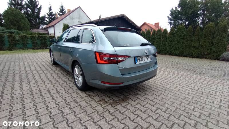 Skoda Superb 2.0 TDI DSG Ambition - 4