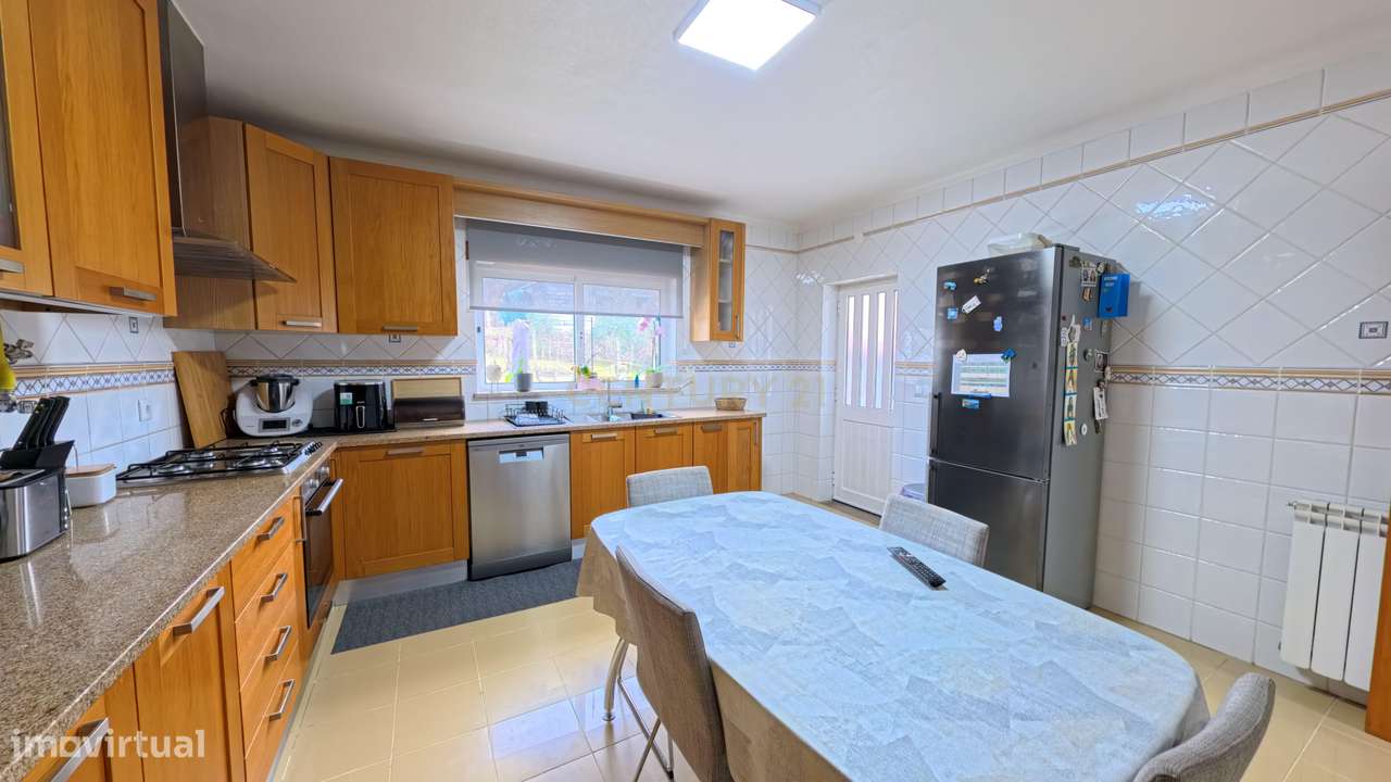 Casa T6 em Fragosela, Viseu - Vista Privilegiada e Conforto - Grande imagem: 3/26