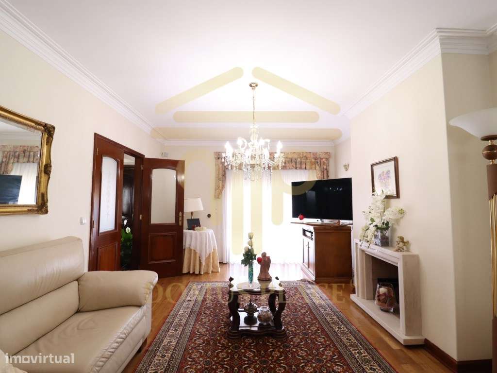 Moradia com Cave, Piscina e Terreno de 1878m² - Lavra
Vendida tota...-4