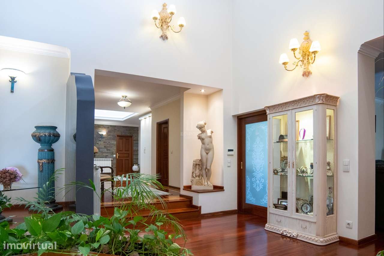 Moradia T6 Exclusiva com terreno de cerca 4.000 m² e Piscina Privada e-20