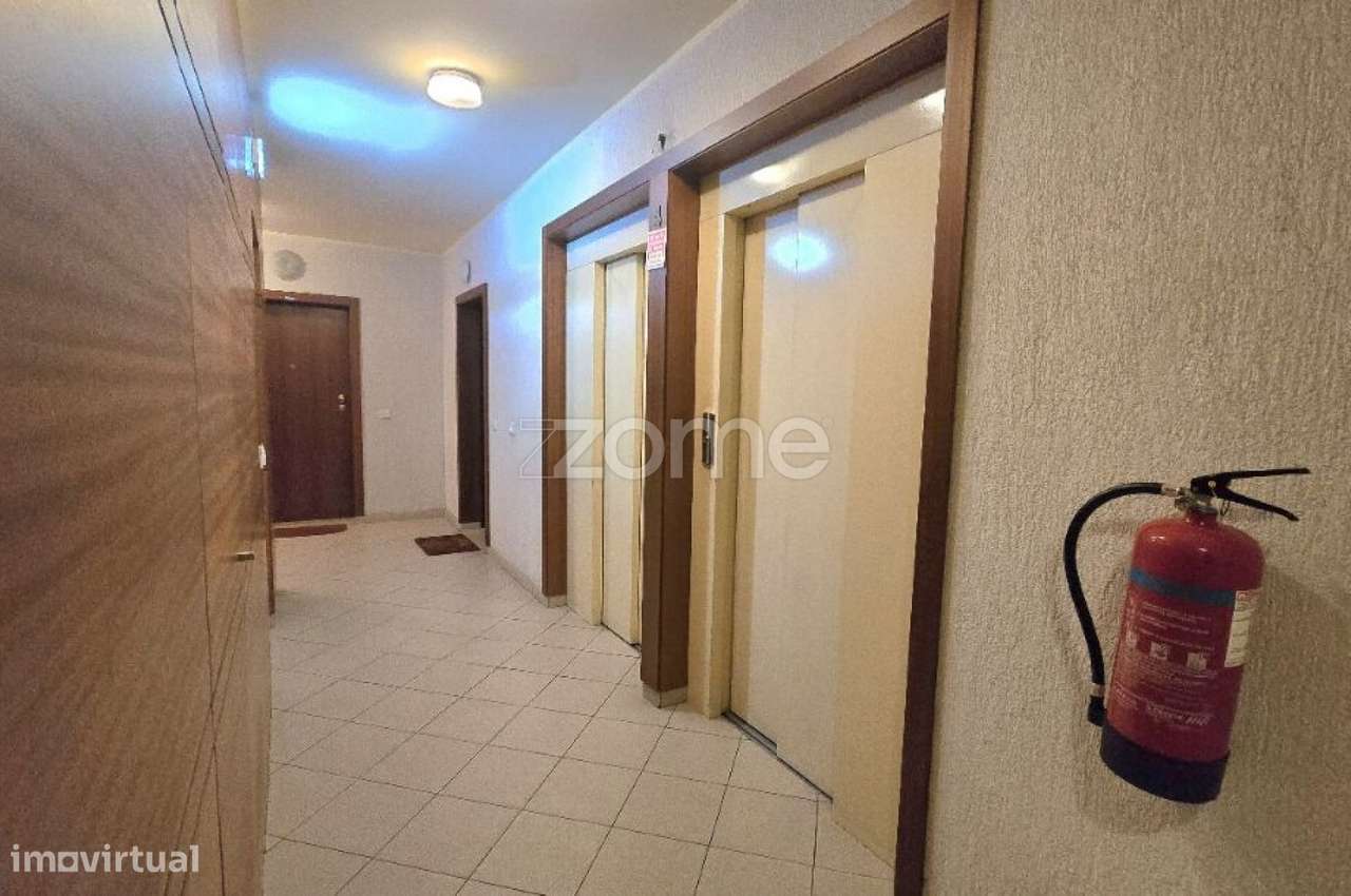 T2 Espaçoso com Varanda e Garagem | Valongo - Grande imagem: 4/33