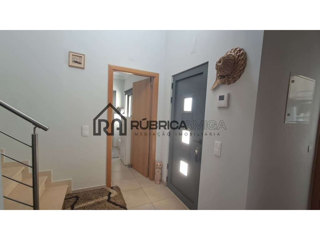 Moradia T3 com Terraço e Garagem em Salir - Conforto e Tranquilidad... - Grande imagem: 5/35