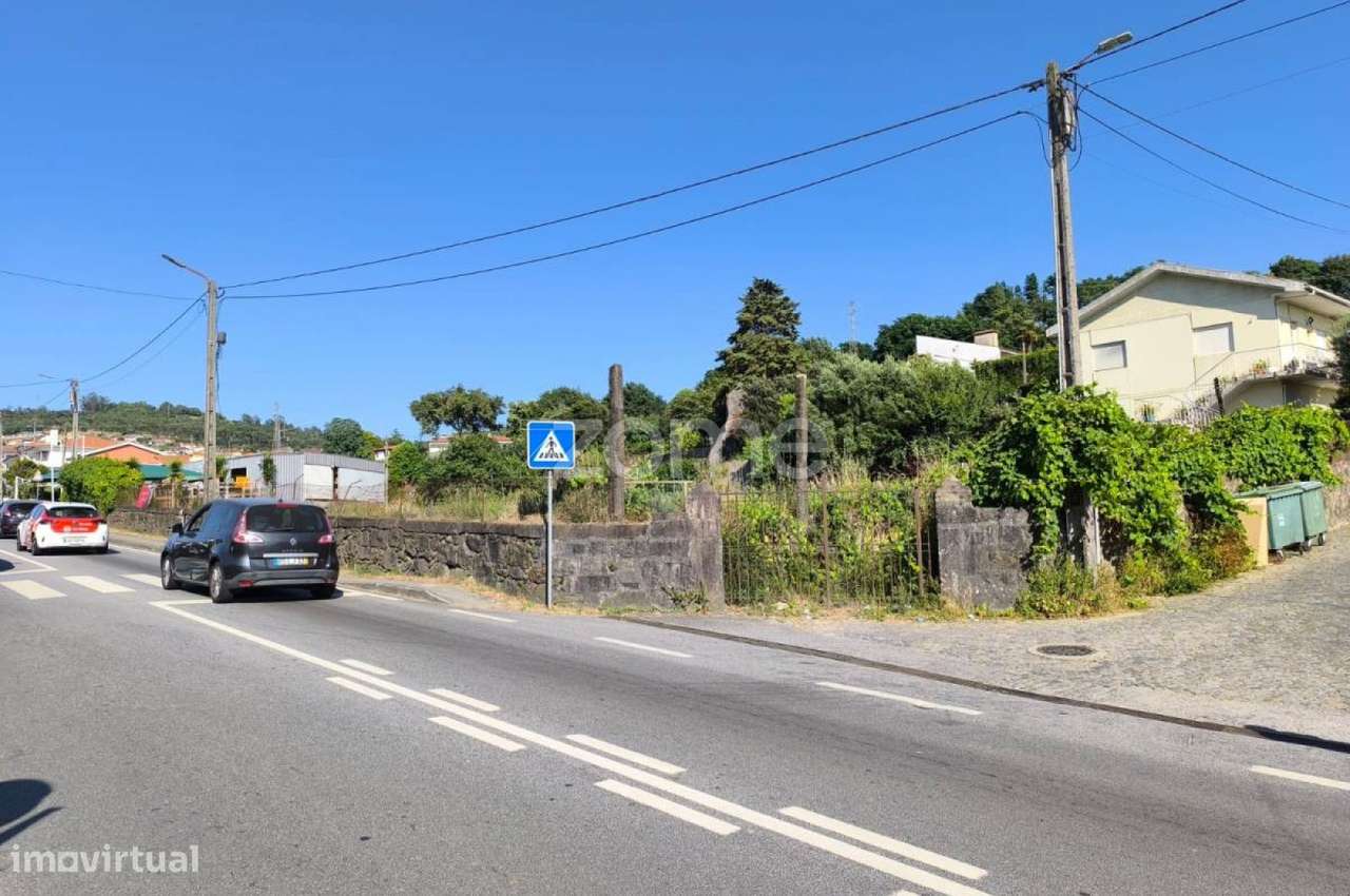 Terreno urbanizável à face da EN 105 (Porto - Guimarães) - Grande imagem: 1/13