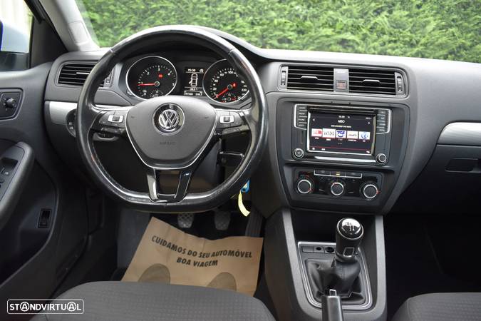 VW Jetta 2.0 TDI Confortline - 8