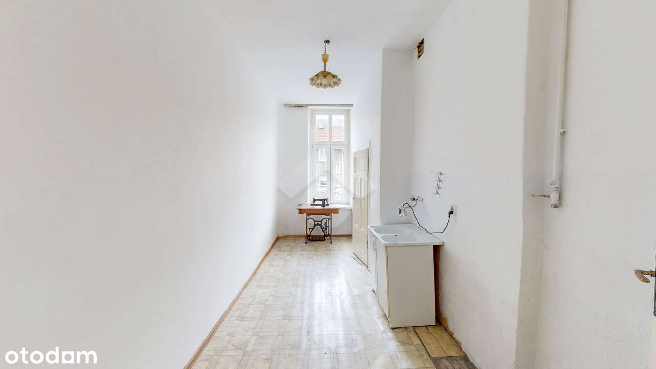 Dwustronne wysokie mieszkanie z oryginalnymi detalami-8