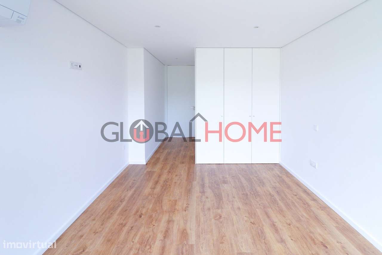 Moradia T3 Nova com Terraço e Piscina em São Pedro da Cova-46